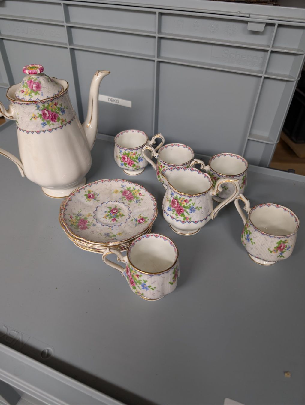 Set di piatti: Antikes Teeservice – Usato da Wynau venduto da Zebrafurz