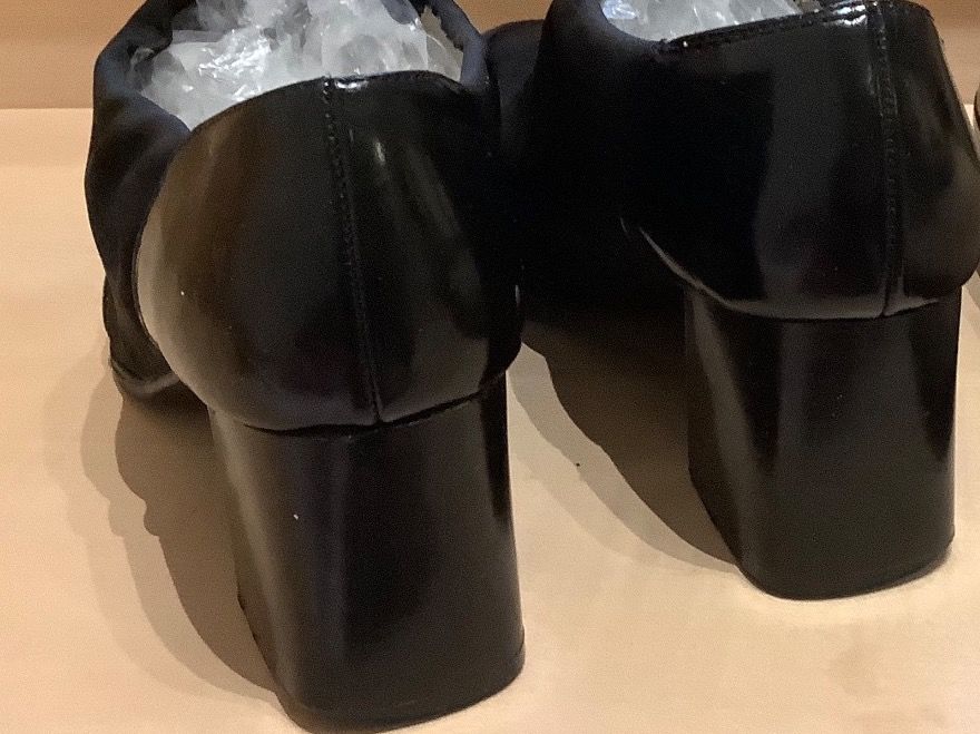 Scarpe da donna: 3 Paar Stoffschuhe Damen Gr. 37 – Usato da Triesen venduto da boston7 2