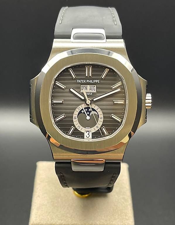 Patek Philippe Montres: Patek Philippe Nautilus Ref. 5726A-001 Year 2011 – D'occasion à Lugano par luganotopwatches