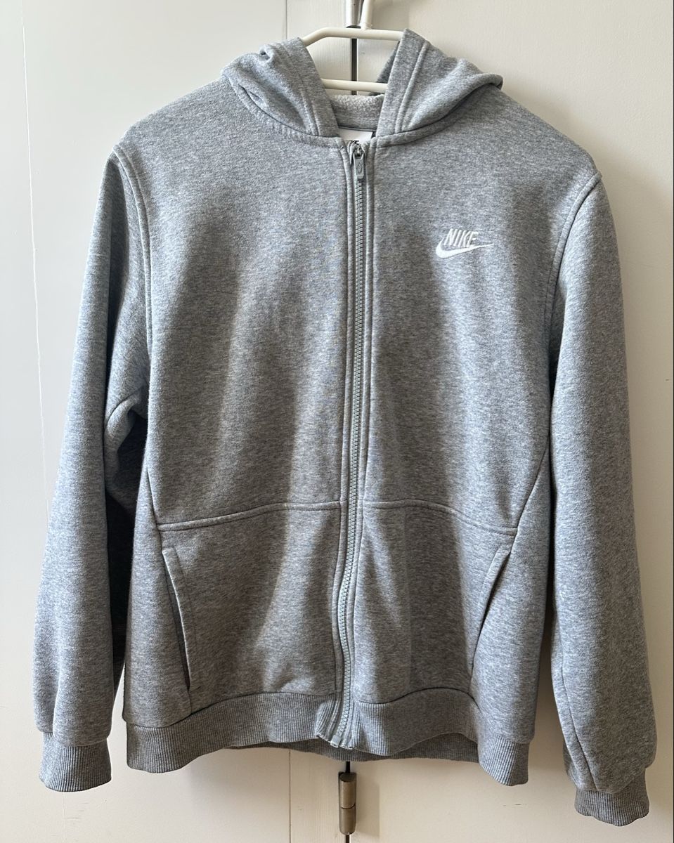 Nike Giacche & Cappotti: Nike Sweatjacke 158/164 hellgrau – Usato da Wetzikon ZH venduto da brandshop
