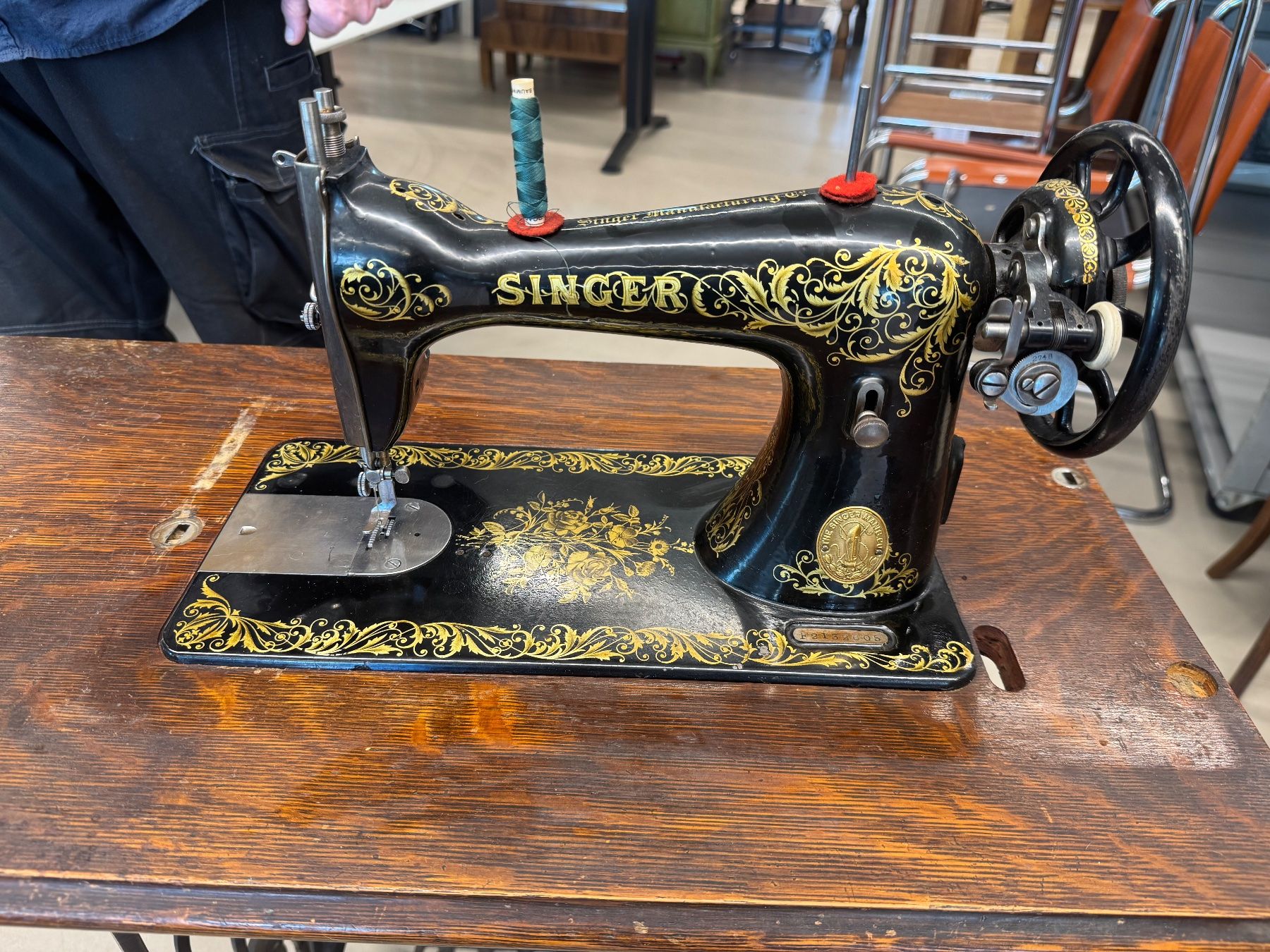 Singer Nähmaschinen: Antike Singer Nähmaschine S358 – Gebraucht aus Basel von B.W.B. 1