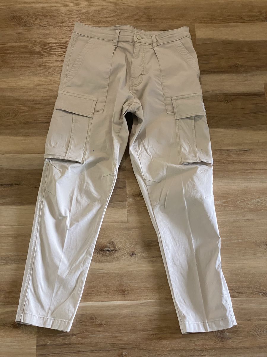 Zara Pantaloni: Zara Beige Cargo Pants Size 31 – Usato da Eggersriet venduto da damian.hug