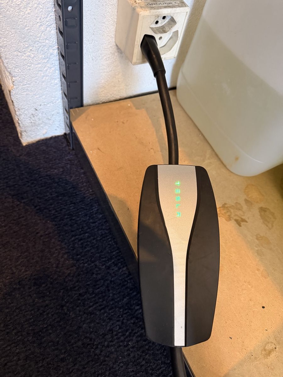 Tesla Chargeurs de batterie: Chargeur Tesla  – D'occasion à Morges par mir_hzt5 2