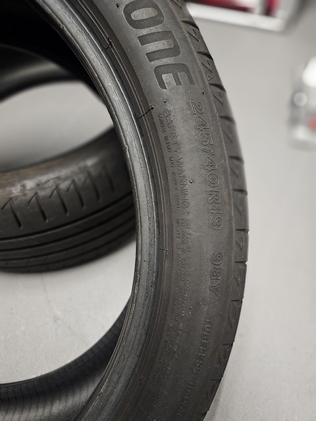 Pneumatici & Ruote complete: Sommerreifen 245/40R19 – Usato da Zeihen venduto da Deppi86 1