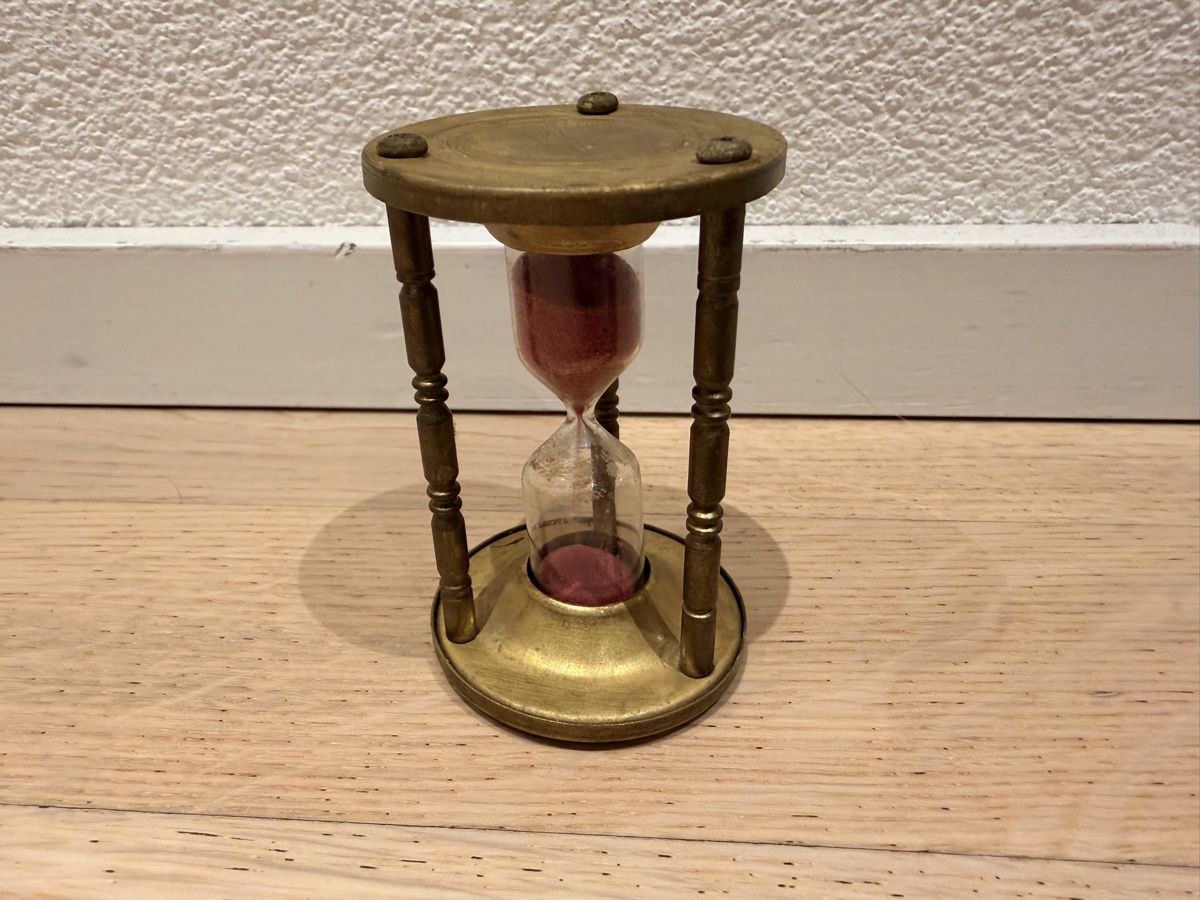 Orologi: Antike Sanduhr aus Messing mit rotem Sand – Usato da Rorschach venduto da nan_8rts