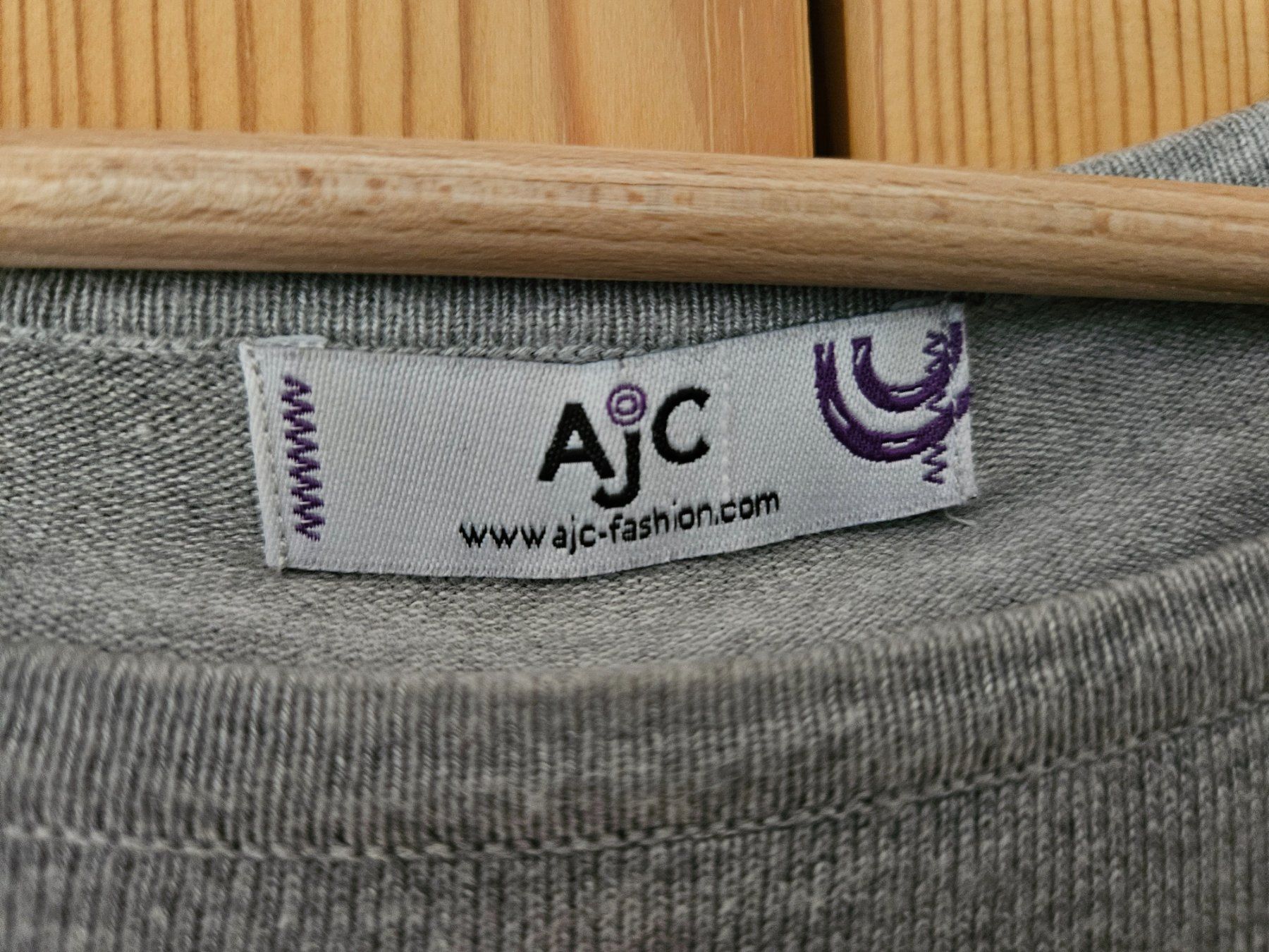 Pulls & Sweat-shirts: AJC Strickpullover, grau mit Volants, Grösse 40/42 – D'occasion à Wettingen par Sk8ertomda 2