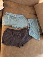 1 schwarze lange Hose Grösse 66,und 3Stück Boxer Shorts 4 xl