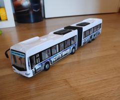 Toller Spielzeugbus