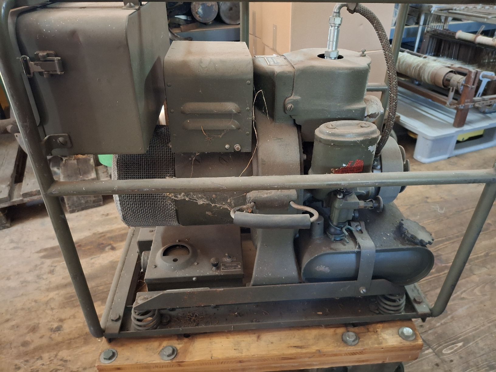 Generatori di corrente: Generator Schweizer Armee Homelite Type 24D28-1 – Usato da Alt St. Johann venduto da iderf27