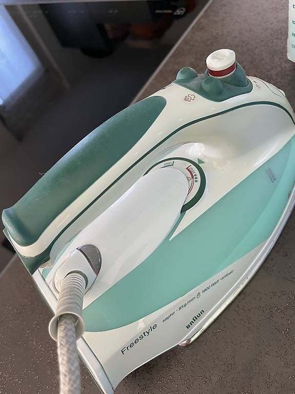 Bügeleisen: Dampfbügeleisen.  ( BRAUN ) – Gebraucht aus ossingen von franco057 2