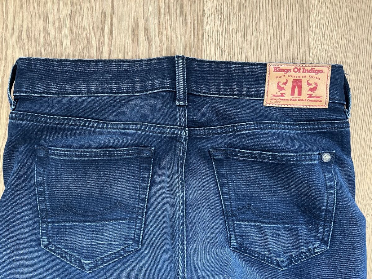Kings of Indigo Jeans: Kings of Indigo Juno Medium 28/32 – Nuovo e nell'imballaggio originale da Olten venduto da ElGergonito 3