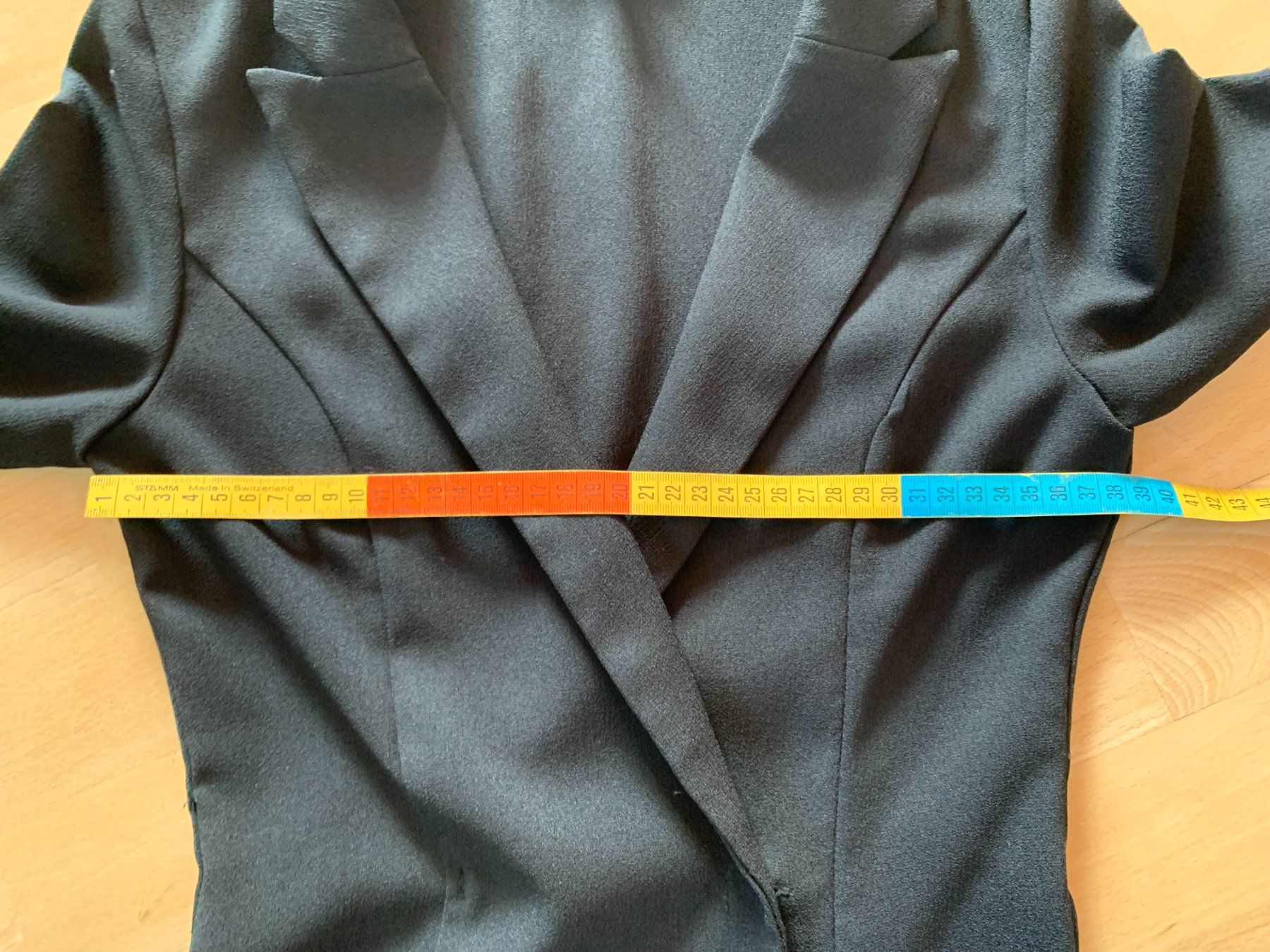 H&M Kleider: DIVIDED Damen Kleid, Gr. 32, Schwarz – Gebraucht aus Worb von farben20zauber 2