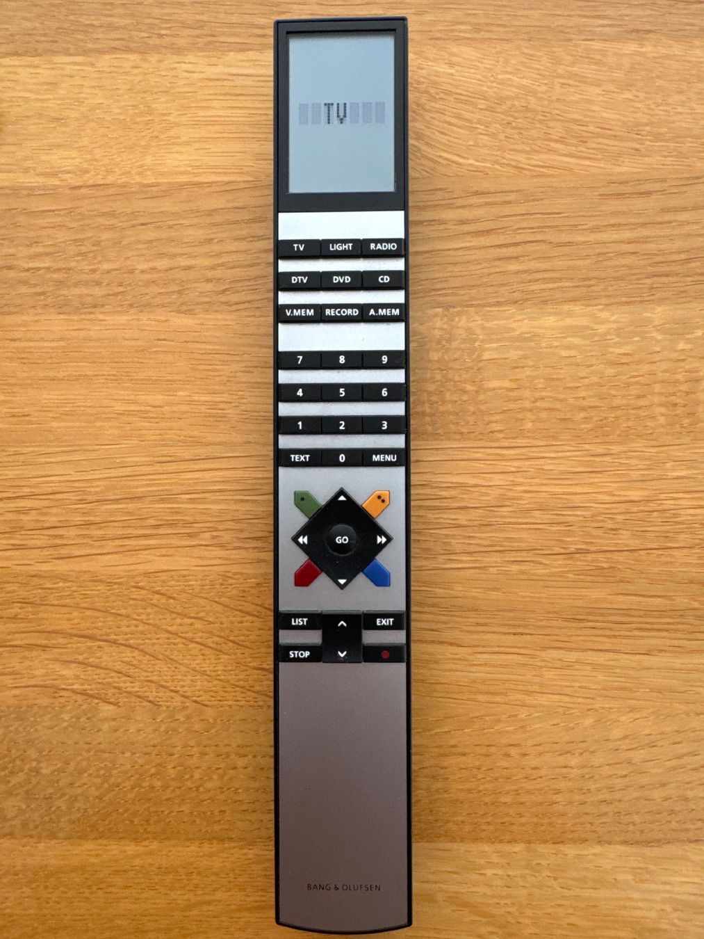Bang & Olufsen Televisori: Téléviseur BeoVision 10-32 avec support motorisé – Usato da St-Sulpice VD venduto da aviron 3