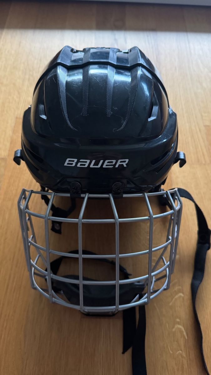 Bauer Caschi: Bauer Re-Akt 55 Combo Eishockeyhelm Grösse S/P – Usato da Wädenswil venduto da fabtastic