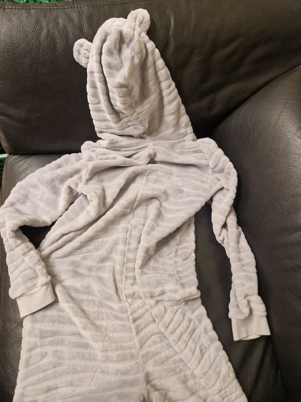 Completi: Combinaison pyjama chaude et douce, taille 152 – Usato da Penthaz venduto da Sosotroc 2