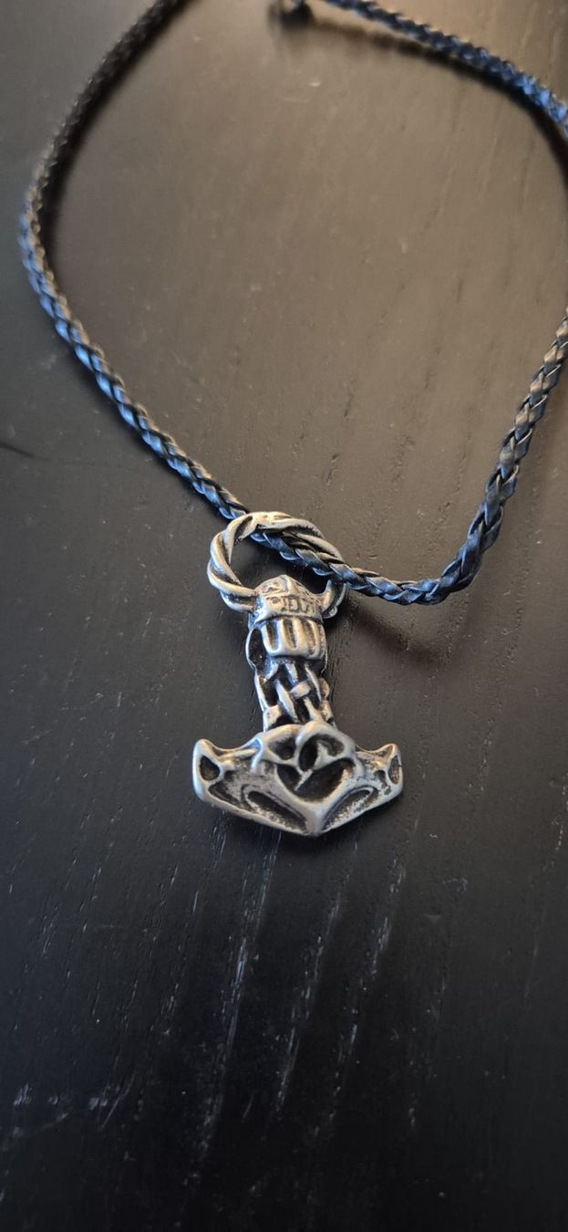 Catenine: Pendentif marteau de Thor avec cordon en cuir – Usato da Genève venduto da Naheu 1