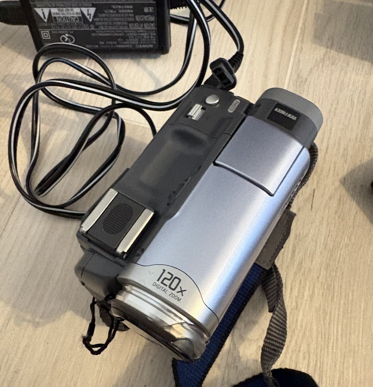Sony Videocamere: Sony Video Camera DCR-TRV19E – Usato da Bertschikon Gossau venduto da fungo-alibaba 1
