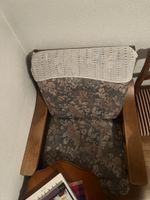 Sessel mit Holzgestell und Blumenmuster gebrauchter Zustand