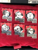 PIN - Set „SCHAUSPIELHAUS ZÜRICH“ mit Holz - Schatulle