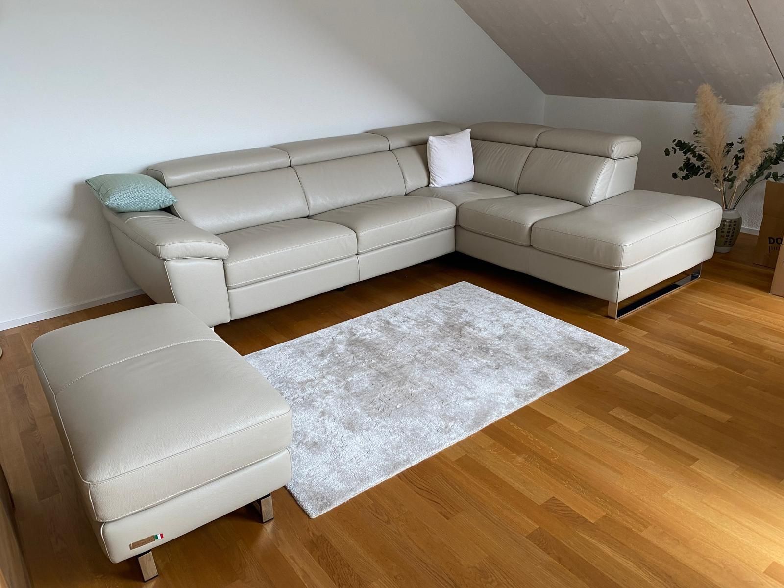 Divani: Ledersofa mit Hocker (Echtleder) – Nuovo (secondo la descrizione) da Wangen an der Aare venduto da Wigger-Zone 2