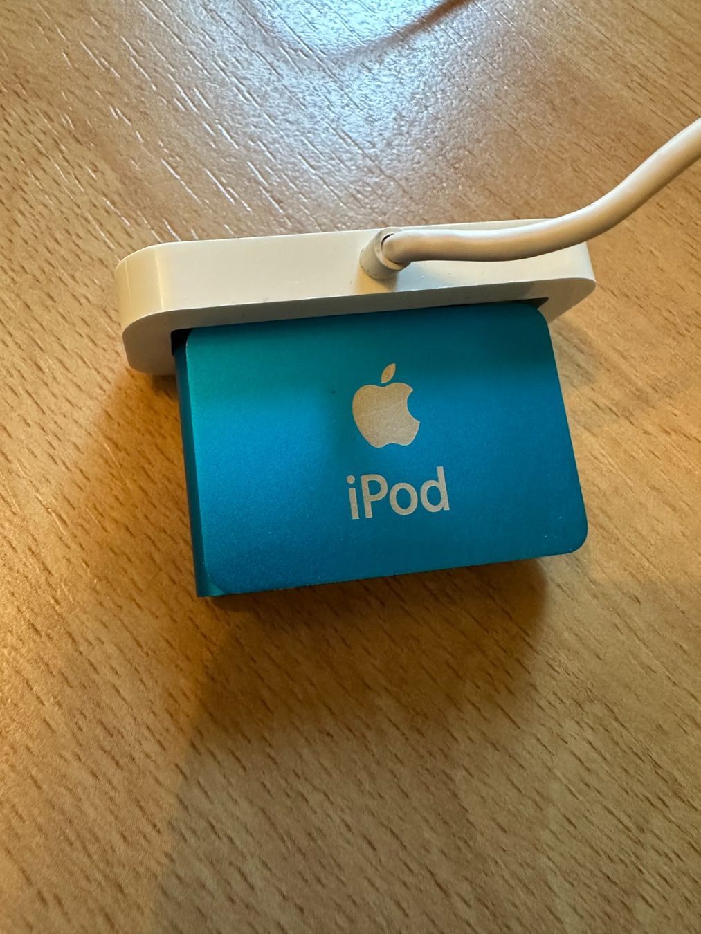 Apple Tragbarer Mediaplayer: ipod shuffle bleu1GB – Gebraucht aus Echarlens von got19 1