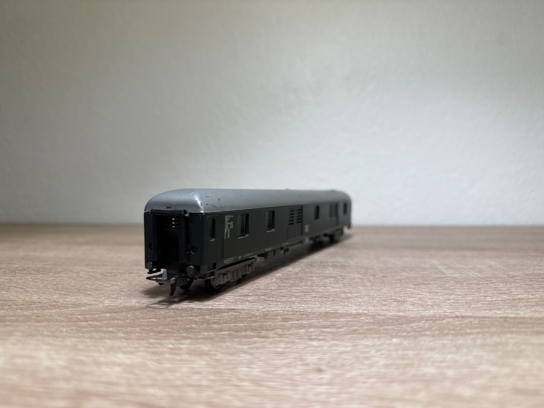 Lima Modellini di ferrovie: Lima Gepäckwagen DB(131) – Usato da St-Aubin-Sauges venduto da Lo_Go 2