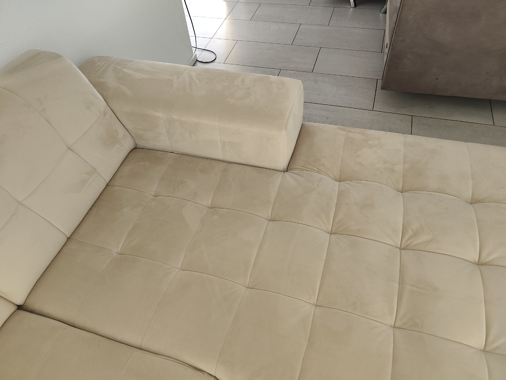 Sofas: wunderschöner Designer Sofa in Beige Samt – Neu (gemäss Beschreibung) aus Luzern von Kanzo82 4