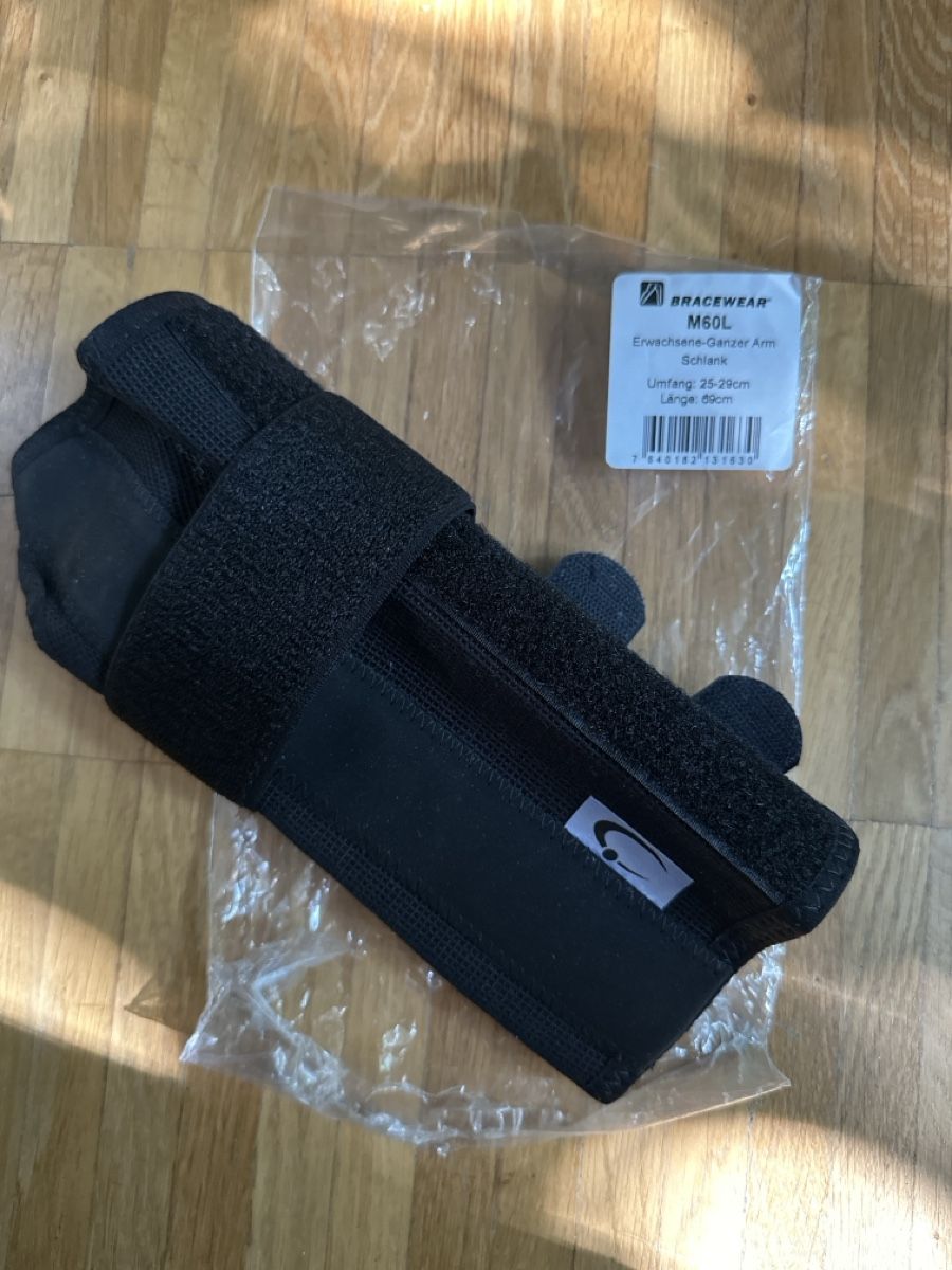 Supporti a parete: Schiene linke Hand – Nuovo e nell'imballaggio originale da Bülach venduto da and_ck9q