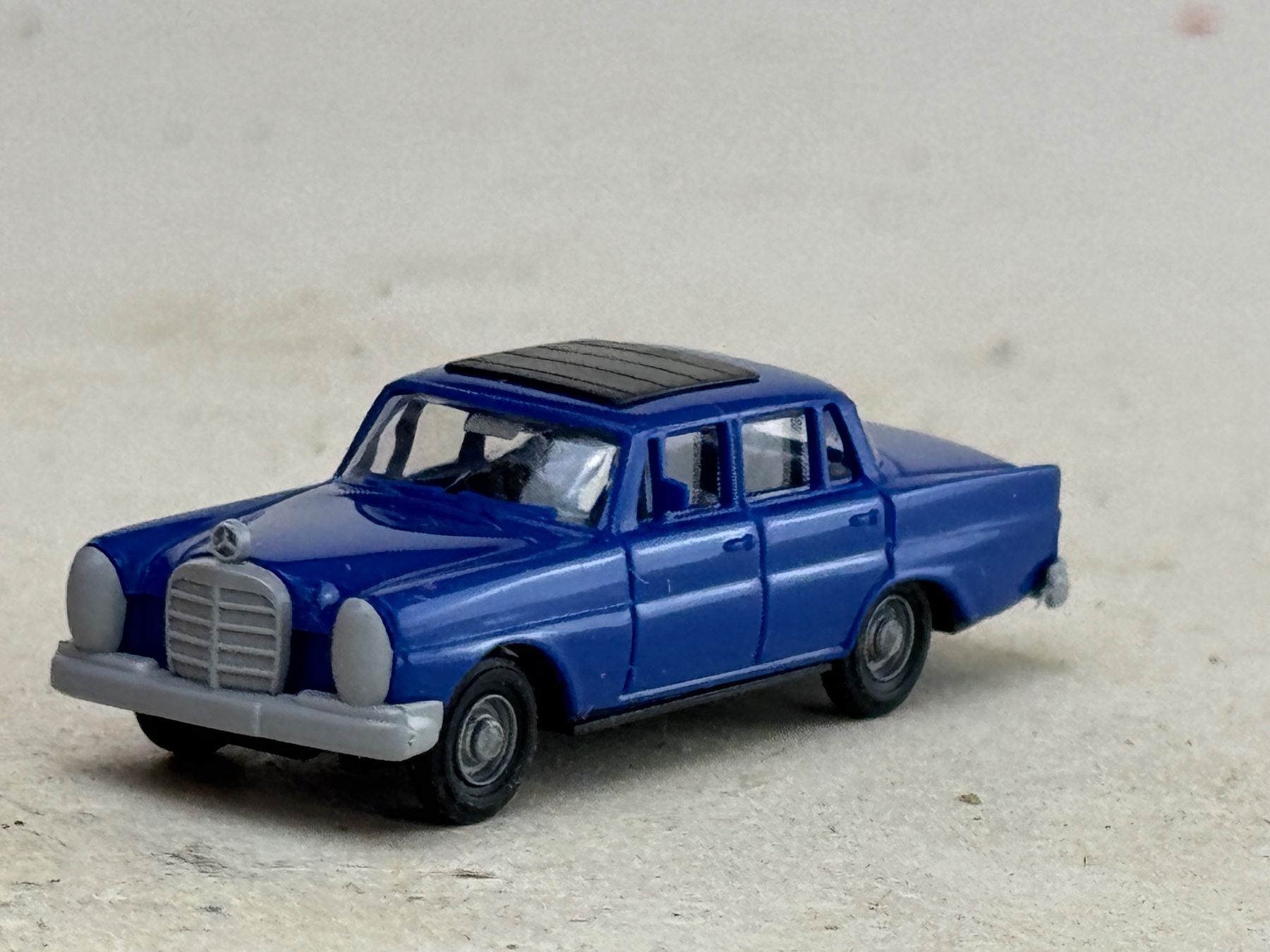 Busch Modellini d'auto: GB1- Busch Mercedes 220 blau – Usato da Elm venduto da Wikmtz