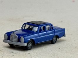 GB1- Busch Mercedes 220 blau