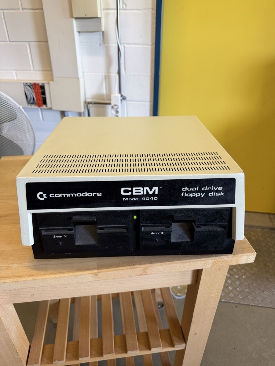 PCs: Commodore CBM 4040 Dual Drive Floppy Disk – Gebraucht aus Strengelbach von RaenAntikDesign