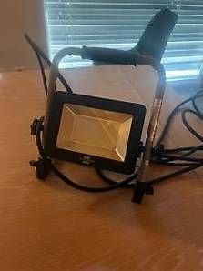 Lampade: Projecteur de chantier LED neufs – Usato da Vétroz venduto da vin_tyf7