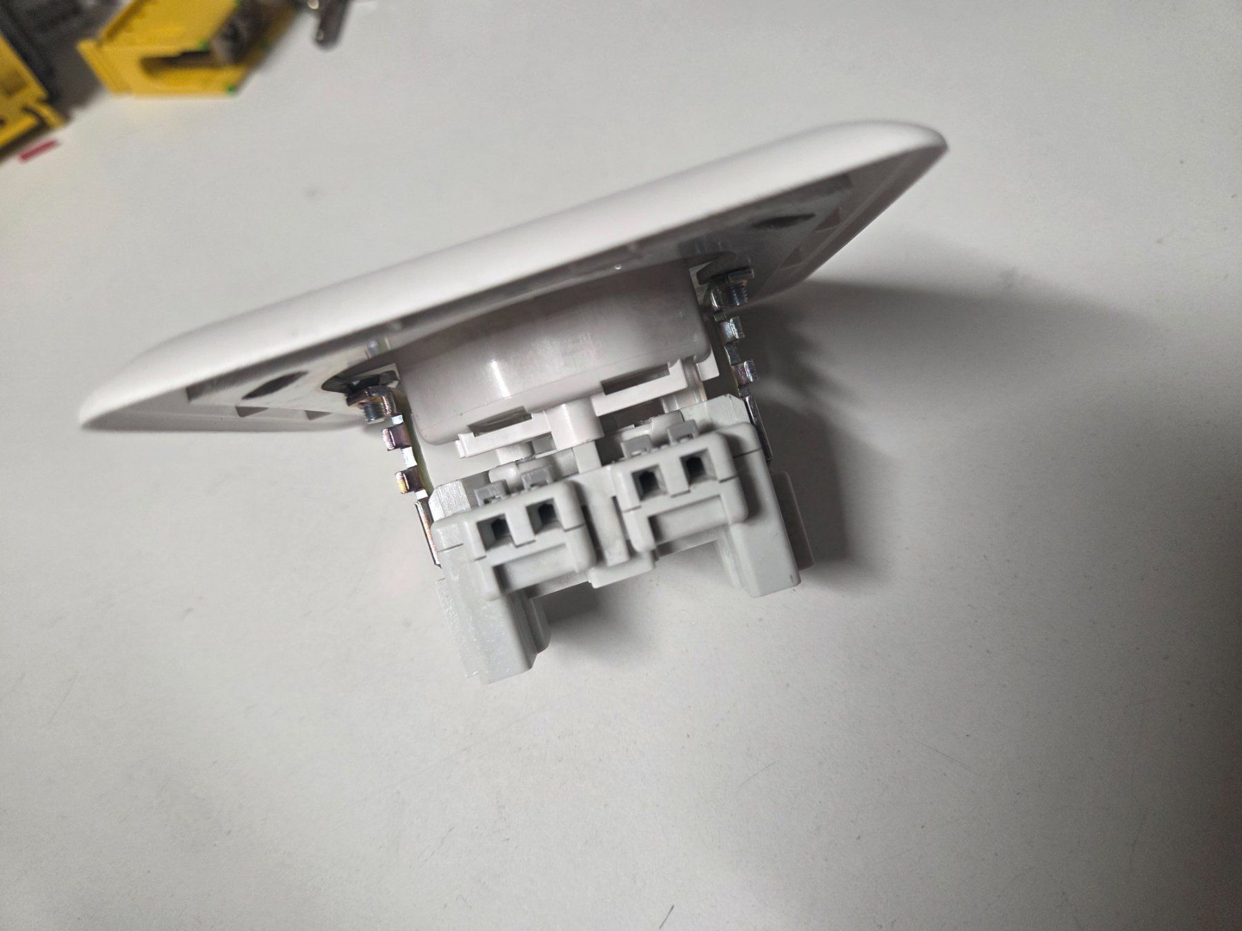 Stecker: T13 Steckdose UP – Gebraucht aus Zürich von Alibaba1234 2