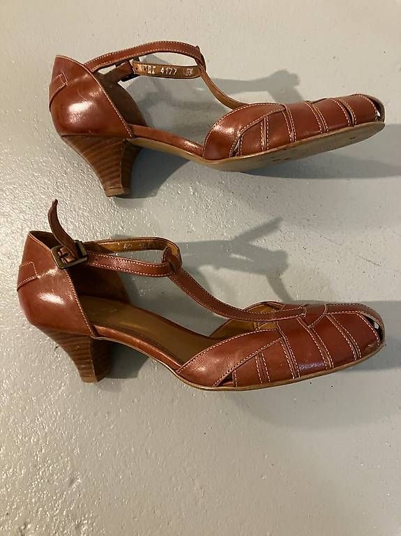 Scarpe da donna: Ledersandaletten Parcours Paris  – Usato da Kriens venduto da Gartenfee03 1