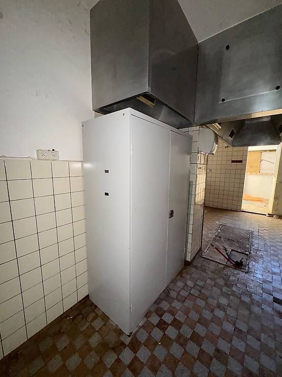 Armoires: Grosser Metallschrank – D'occasion à Münchwilen AG par me2work 2