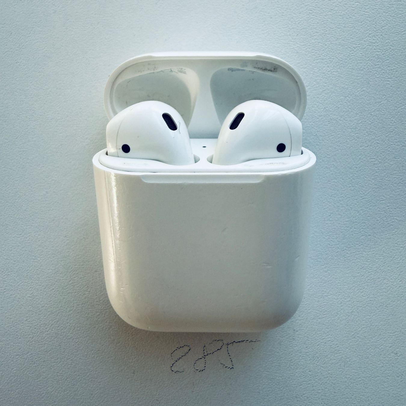 Apple Cuffie: Original Apple AirPods 2 Gen. Wireless Kopfhörer & Case – Usato da Basel venduto da MY.AIRPODS.SHOP