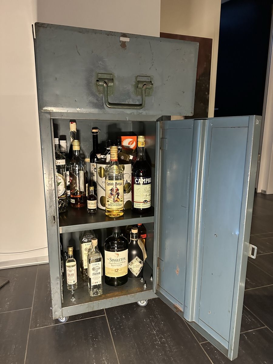 Armoires: Metallschrank grau mit Rollen – D'occasion à Mellingen par TomHeid80 3