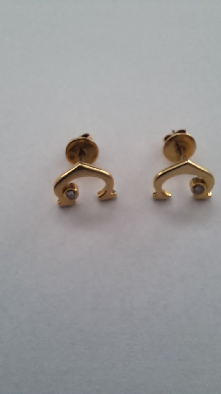 Ohrringe & -stecker: Schöne Ohrstecker "C" – Gebraucht aus Pfäffikon ZH von Valsangiaccomo 1