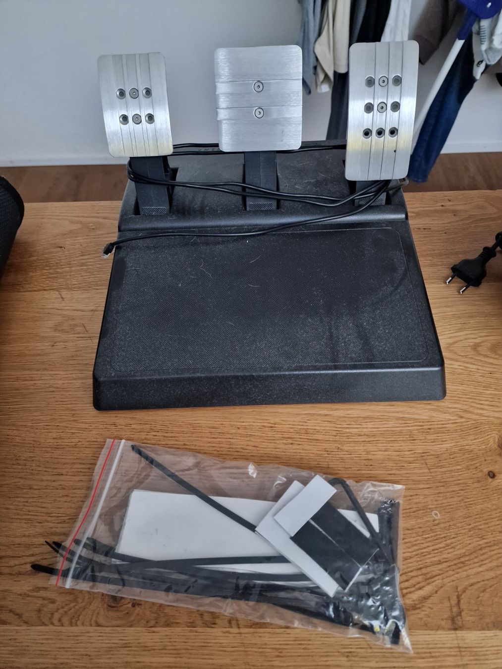 Thrustmaster Controller: Playseat F1 Rig mit Thrustmaster Lenkrad & Pedale+Bodenmatte – Usato da Dübendorf venduto da Youtek_pro 4