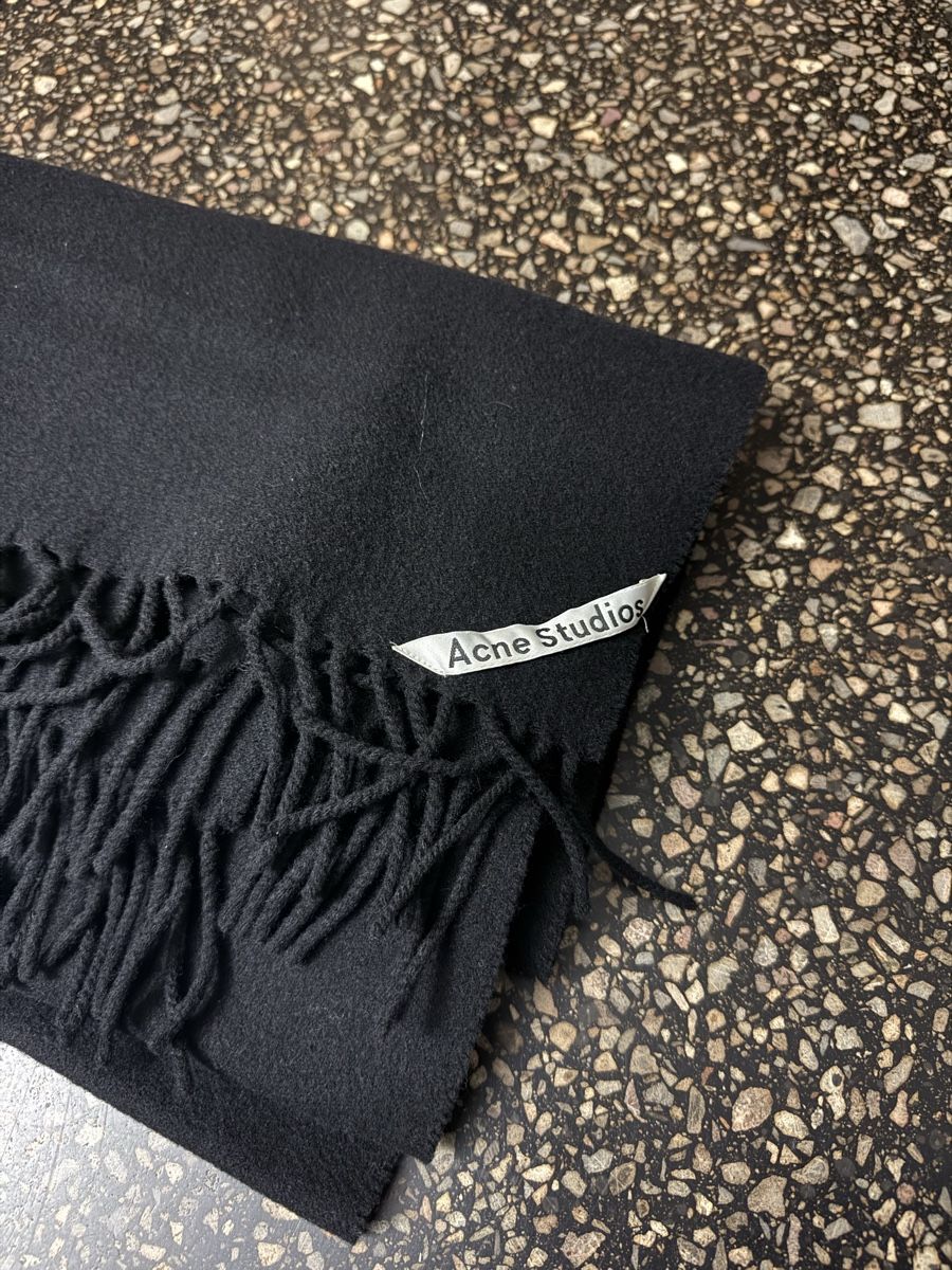Acne Studios Foulard & Sciarpe: Acne studios black wool scarf 70 x 200cm – Usato da Zürich venduto da gva_r9gs 1