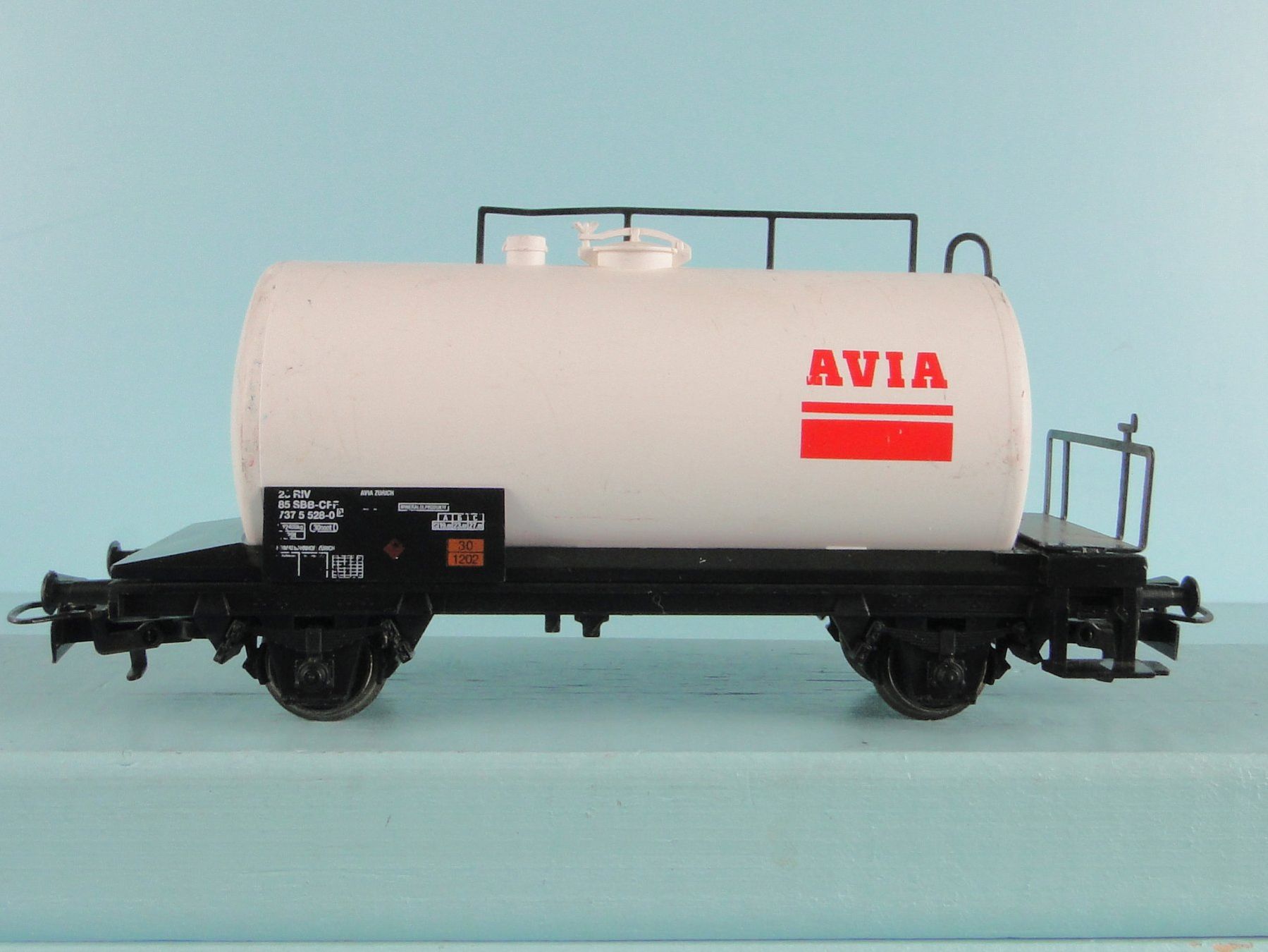 Märklin Modellini di ferrovie: Märklin H0 SBB AVIA Kesselwagen – Usato da Bülach venduto da cann11 2