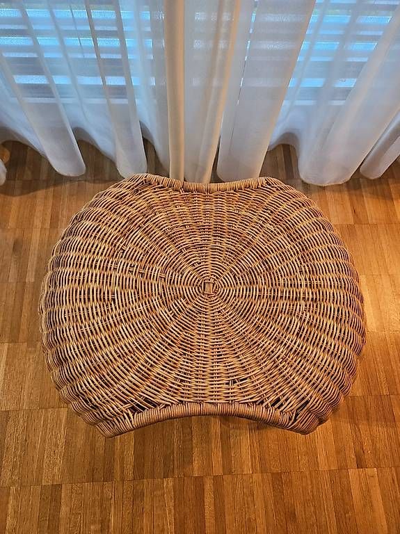 Ikea Tavoli: GAMLEHULT Hocker / Couschtisch mit Aufbewahrung – Usato da Zürich venduto da ste_j22s 1
