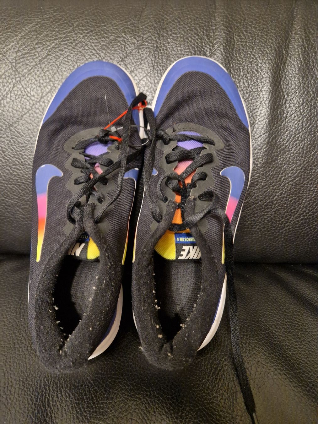 Scarpe da uomo: Nike chaussure baskets taille 36 – Usato da Penthaz venduto da Sosotroc 1