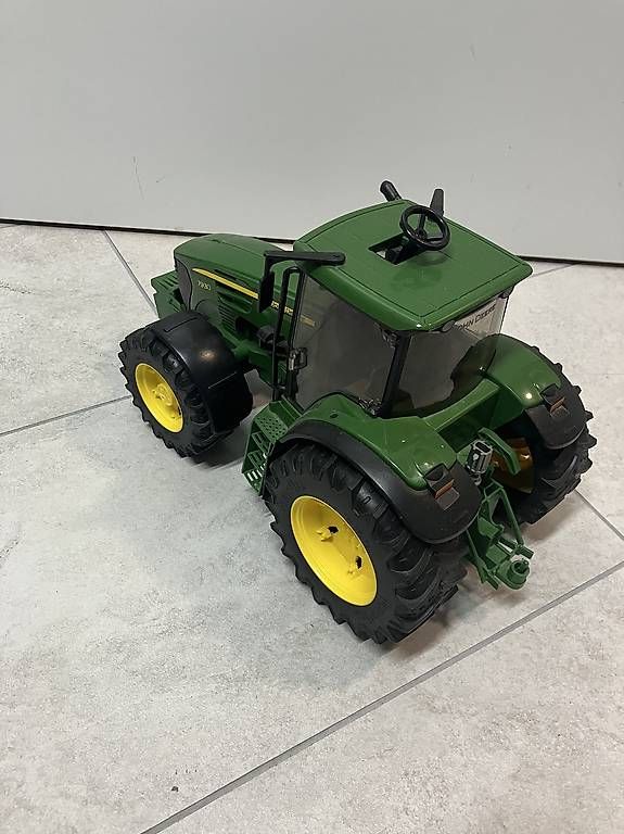 Giocattoli: Bruder JohnDeere Traktor – Usato da Menznau venduto da siricius 1