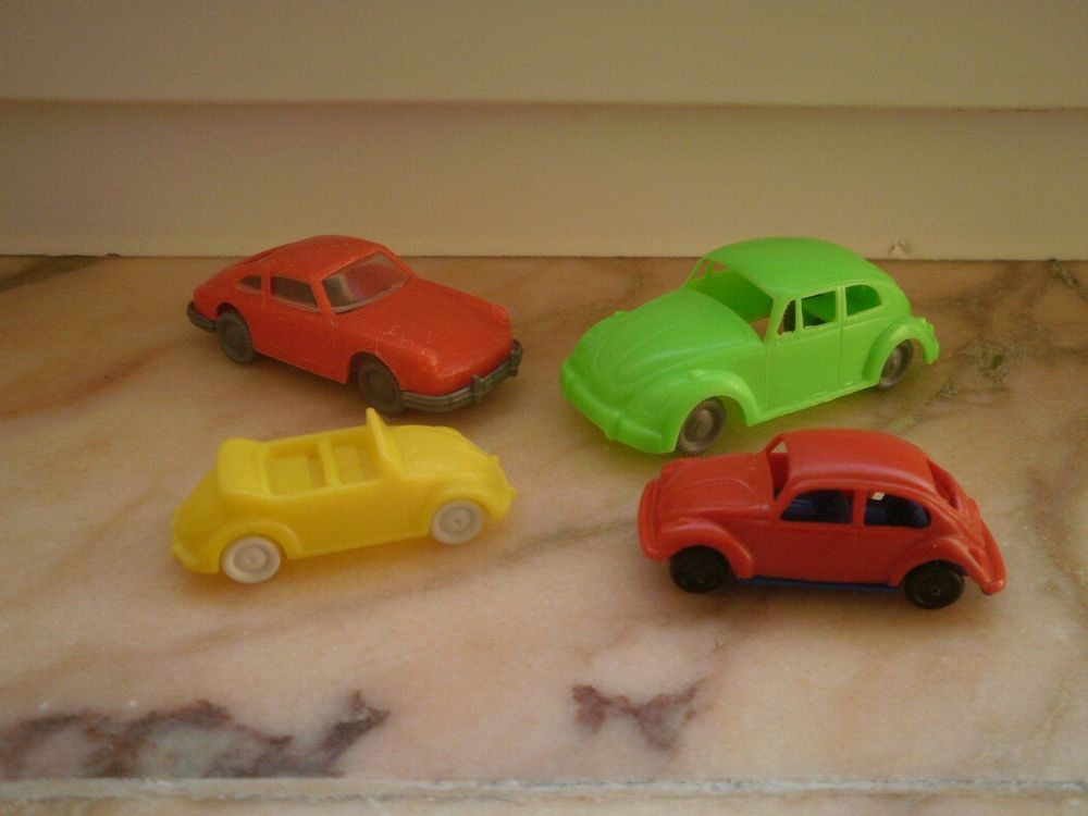 Vintage RDA voiture en plastique camion de voiture en étain