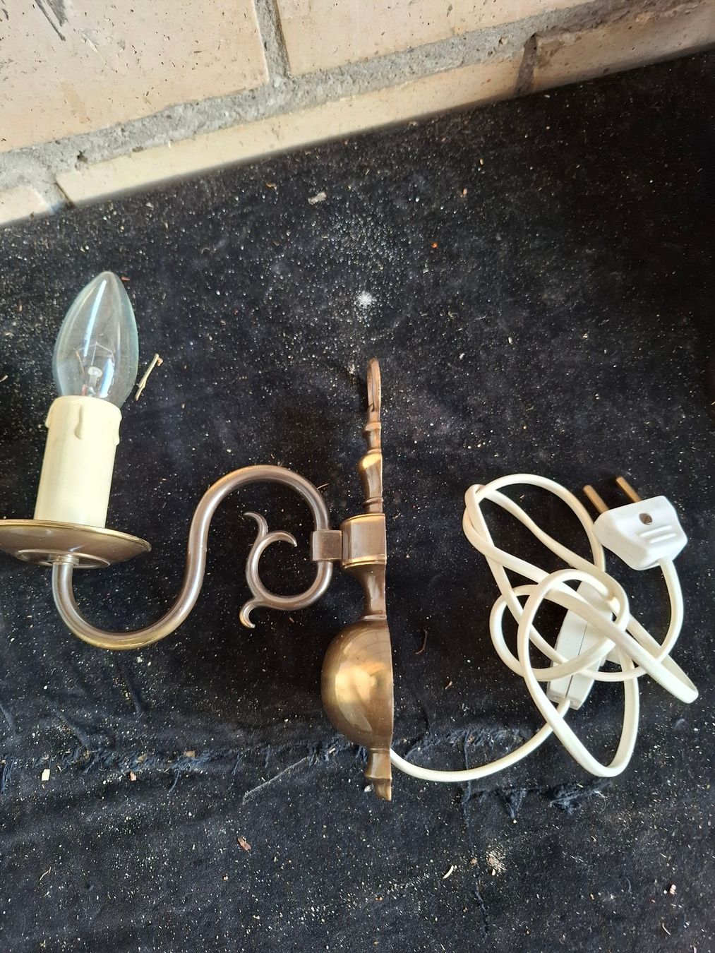 Lampen: Wandleuchte Messing mit Kabel und Stecker gebraucht – Gebraucht aus Schönholzerswilen von clyde123