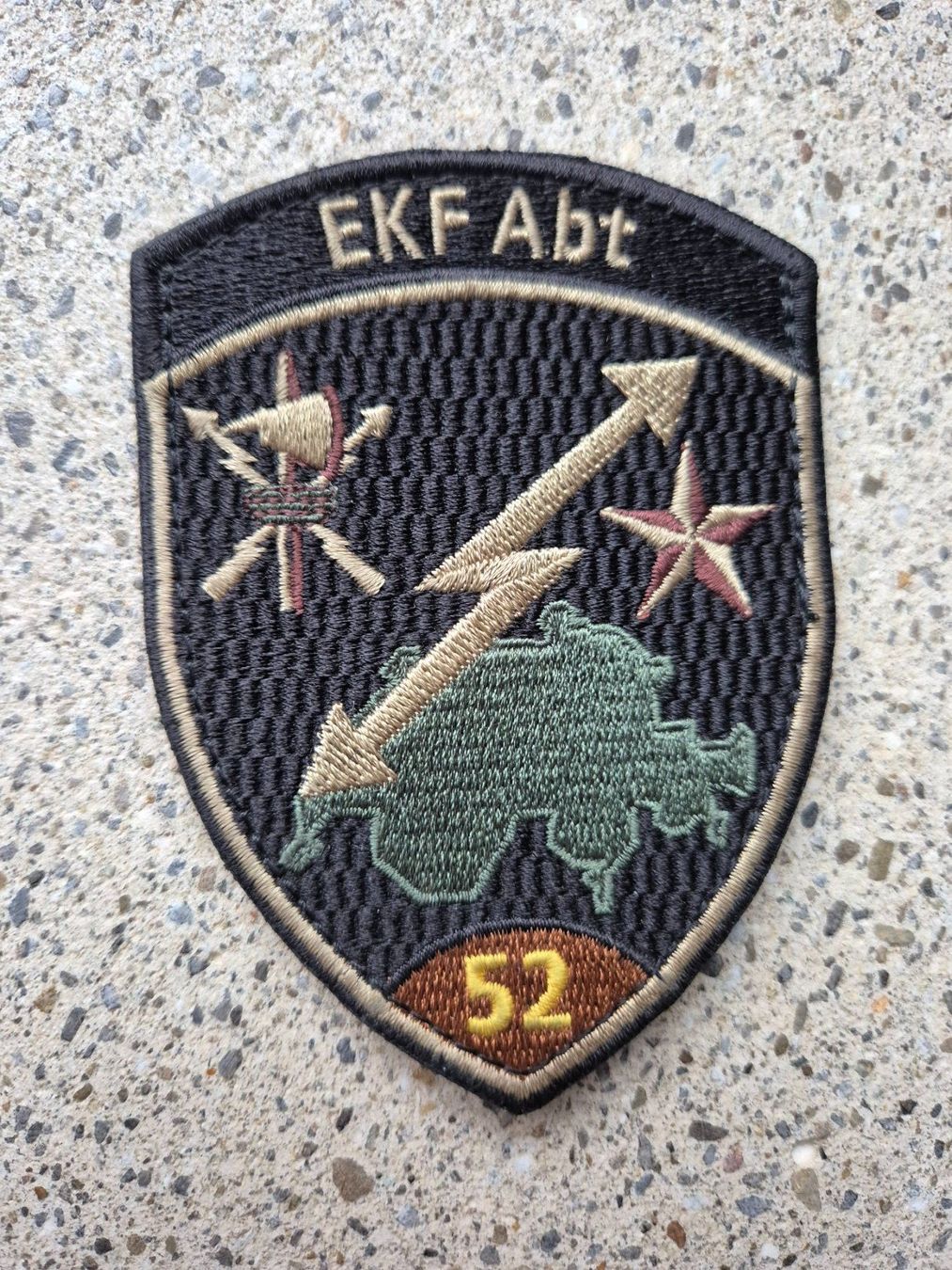 Schweizer Armee Placchette & Badge: *** Badge EKF Abt 52 mit klett *** – Nuovo e nell'imballaggio originale da Riedholz venduto da fr_sIruP