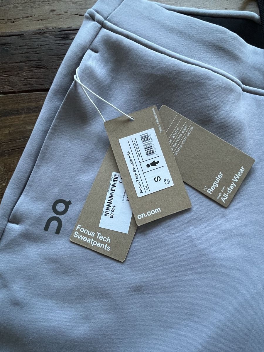 Pantaloni: On Focus Tech Sweatpants lilac Damen Grösse S neu – Nuovo e nell'imballaggio originale da Küsnacht ZH venduto da dig_7bgy 2