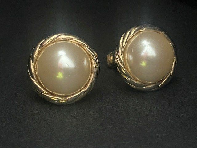 Ohrringe & -stecker: Modeschmuck Ohrclips aus den 60er Jahren – Gebraucht aus Aarau von chicochicomama