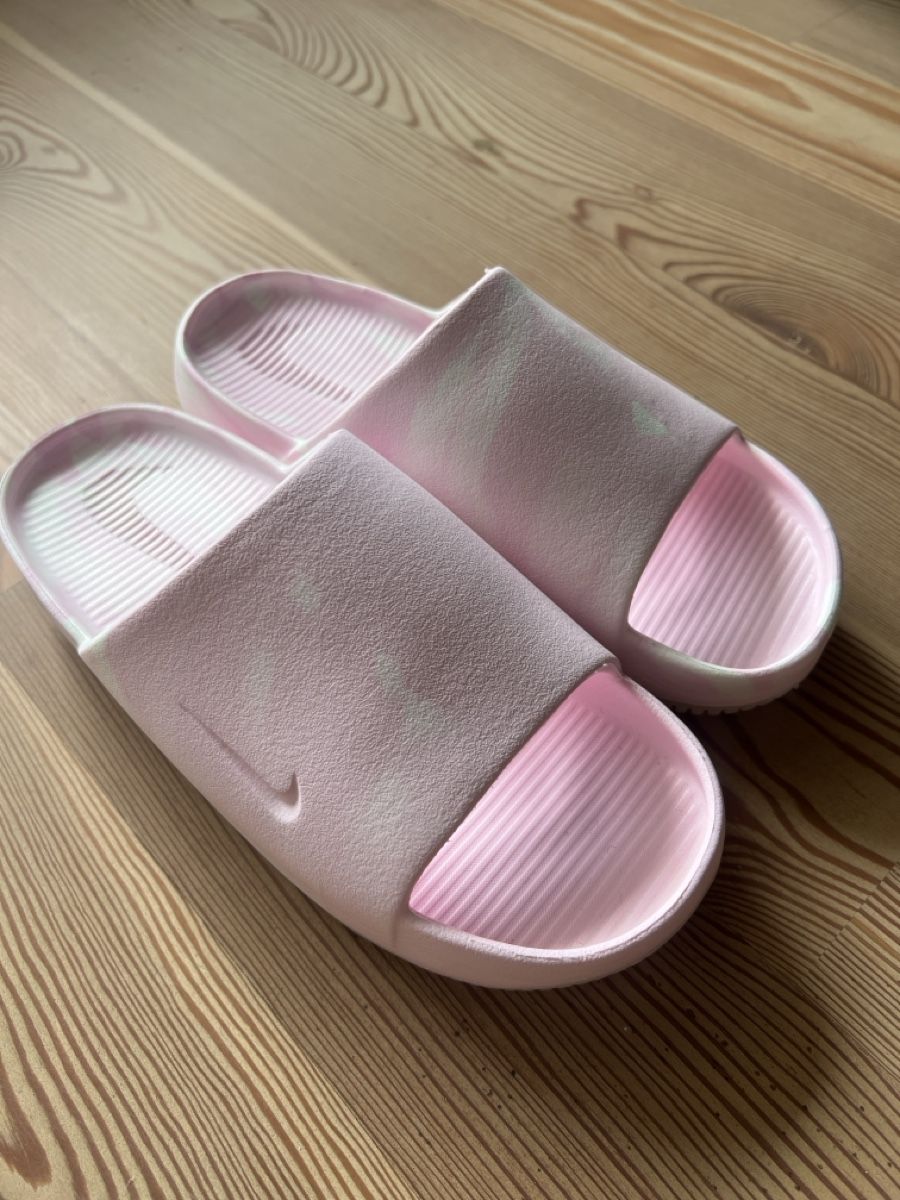 Nike Chaussures hommes: Nike Calm Pink Slides – D'occasion à Zürich par tsw_f52q